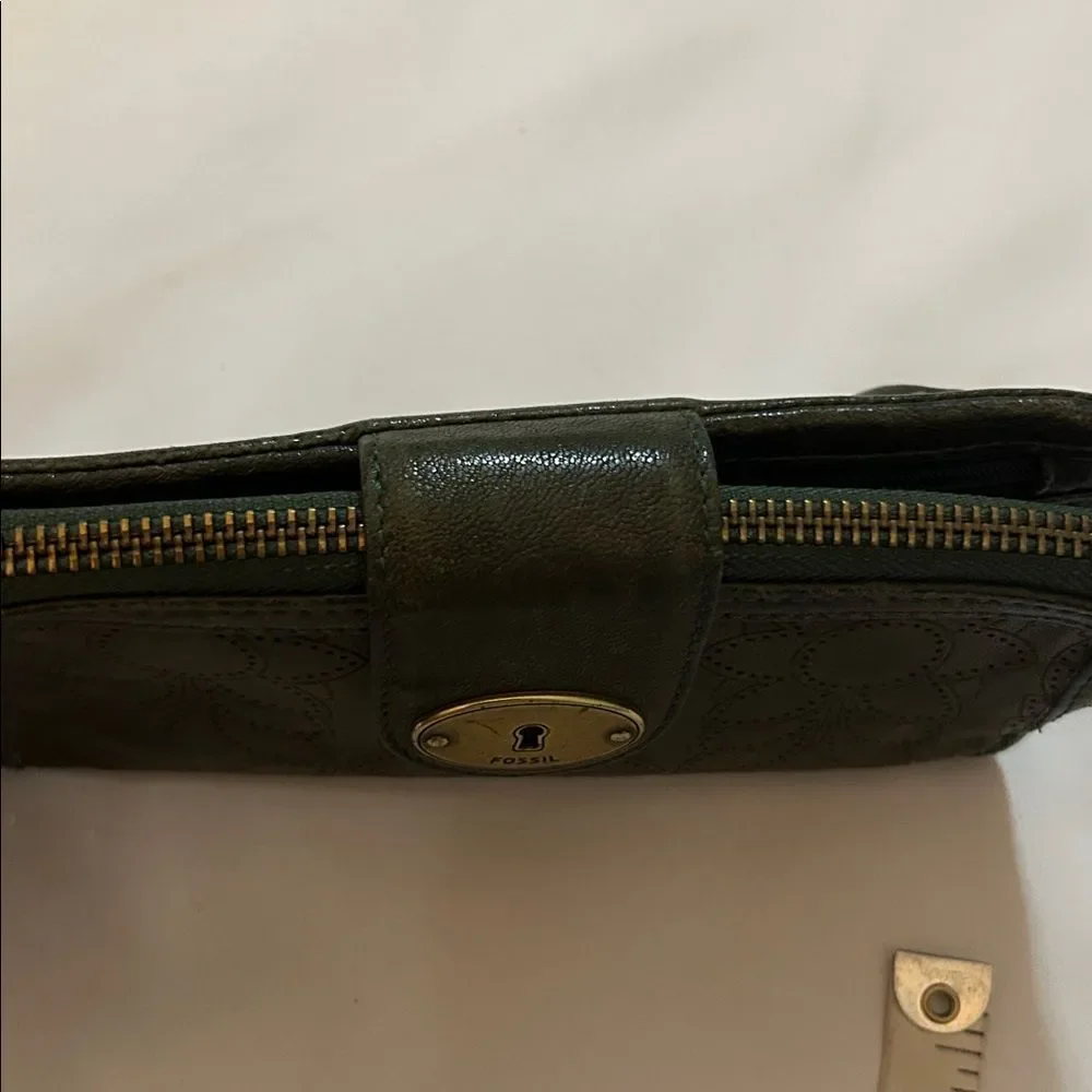 Fossil Dark Green Leather Wallet with Gold Accent super pliable, soft leather